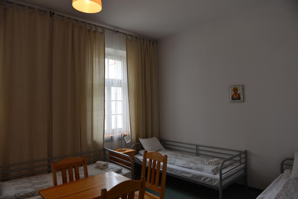 Pokoje Goscinne Domu Pielgrzyma W Supraslu Oda fotoğraf